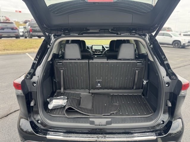 New 2026 Toyota Highlander Platinum image 10