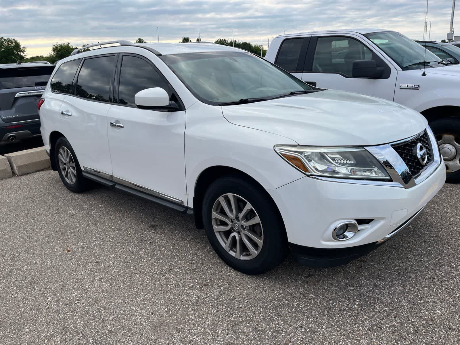 Used 2014 Nissan Pathfinder SL w/ SL Tech Package AWD/4WD image 17