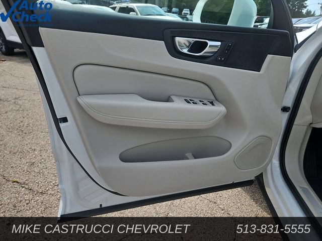 Used 2023 Volvo XC60 B5 Plus AWD/4WD image 22