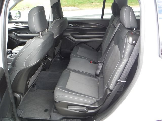 Used 2023 Jeep Grand Cherokee L Laredo AWD/4WD image 34