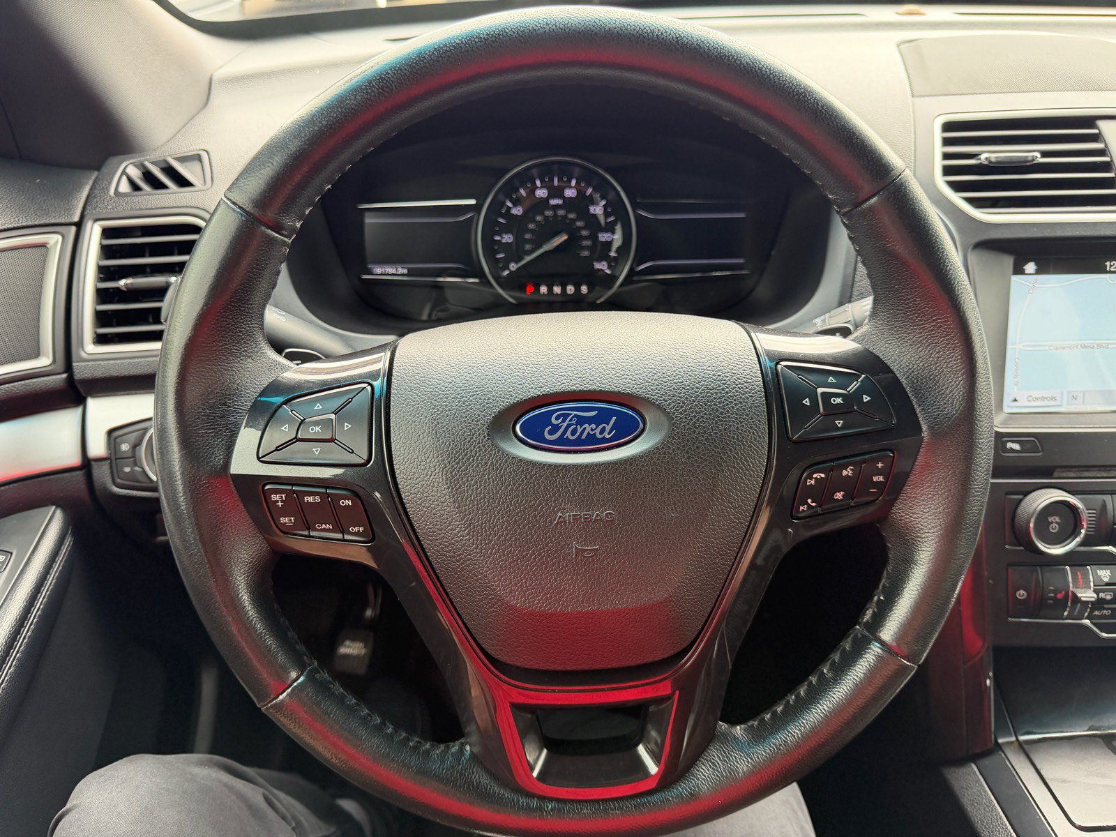 Used 2017 Ford Explorer XLT w/ Equipment Group 202A FWD image 30