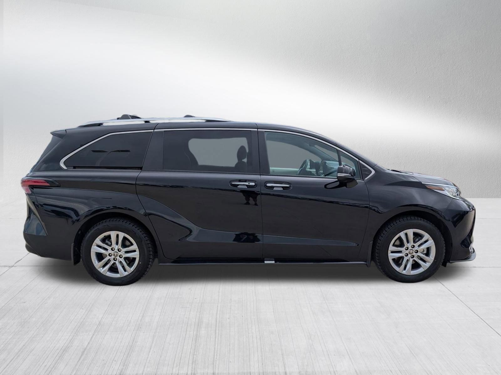 Used 2025 Toyota Sienna Limited AWD/4WD image 6