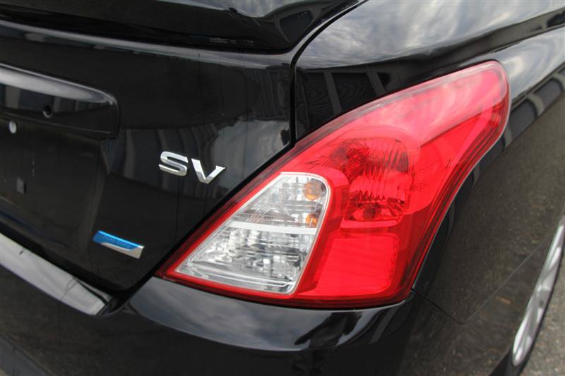 Used 2015 Nissan Versa SV FWD image 13