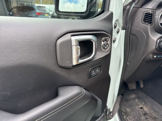 Used 2023 Jeep Wrangler Unlimited Sahara w/ Cold Weather Group AWD/4WD image 17