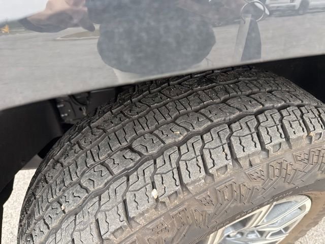 Used 2024 Chevrolet Colorado Z71 w/ Z71 Convenience Package 2 image 12