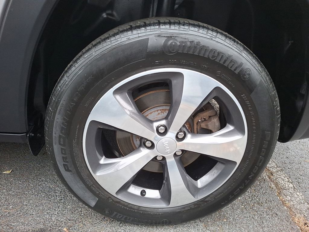 Used 2019 Jeep Cherokee Limited image 6