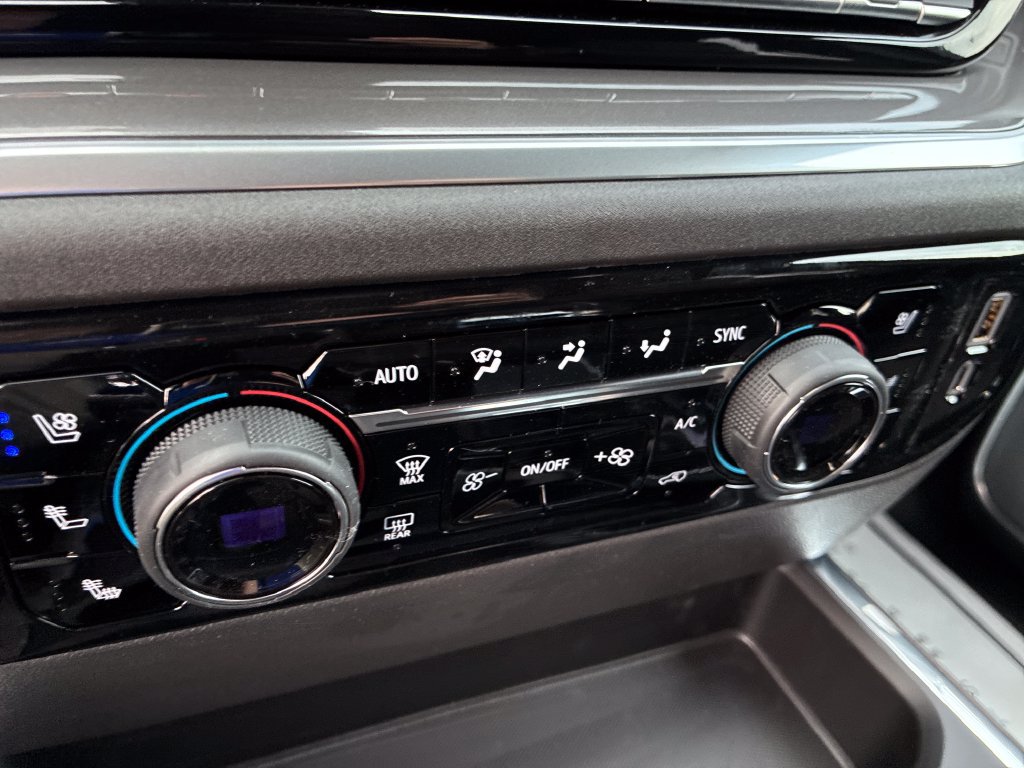 New 2026 Chevrolet Silverado 1500 High Country w/ Technology Package AWD/4WD image 16