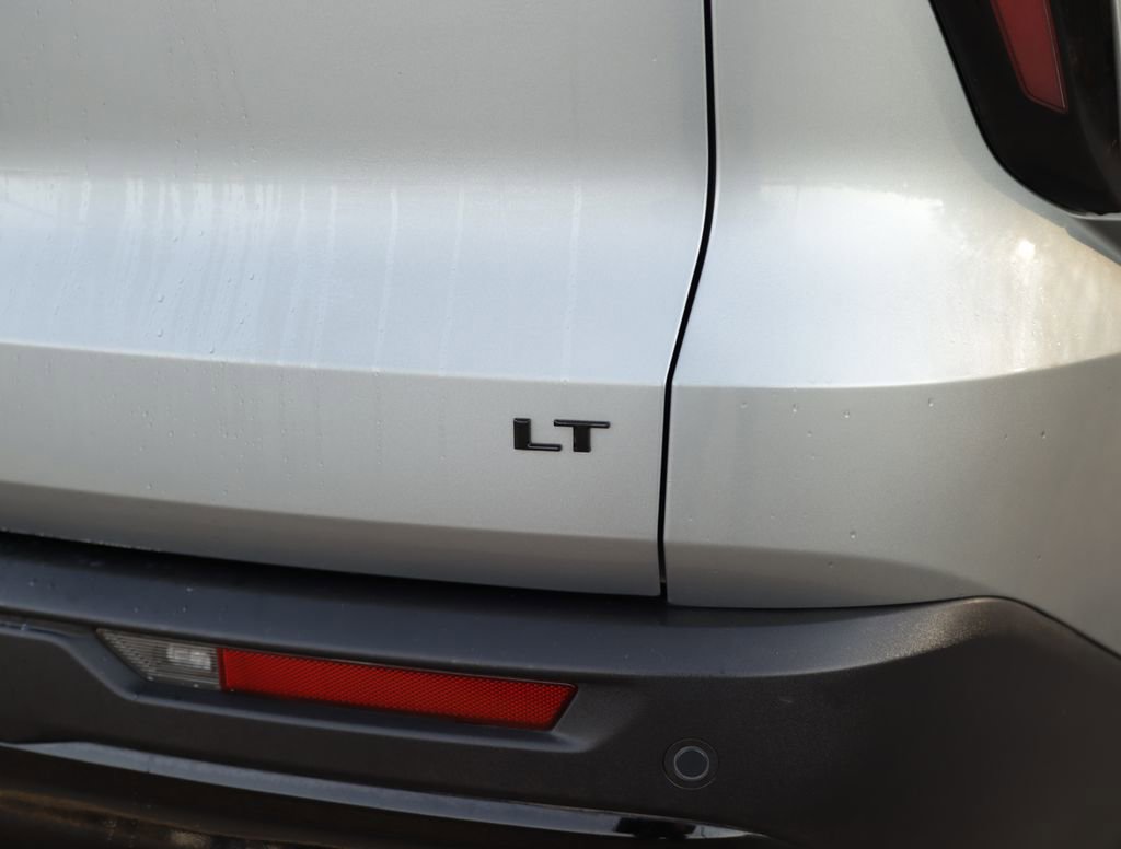 Used 2024 Chevrolet Traverse LT w/ Midnight/Sport Edition image 38