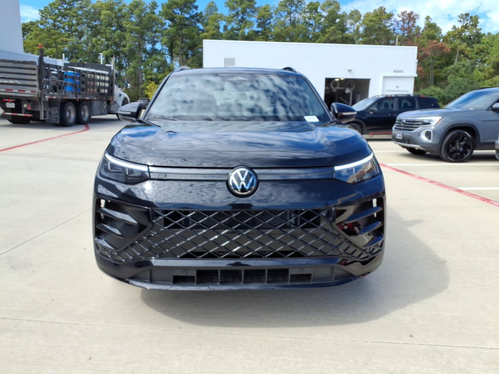 Used 2026 Volkswagen Tiguan SE R-Line FWD image 3