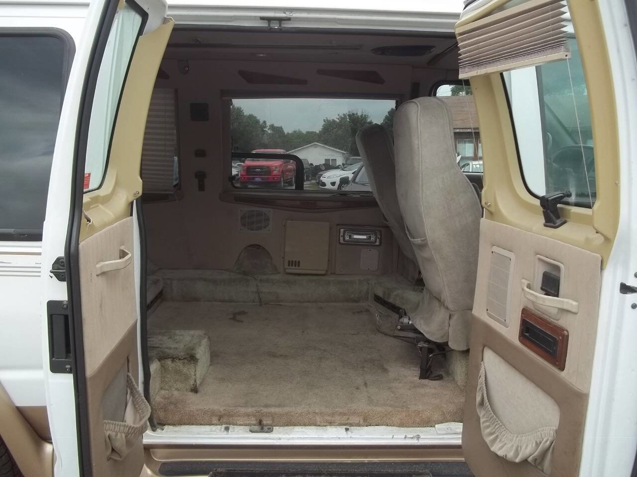 Used 2001 Ford E-150 and Econoline 150 RWD image 11