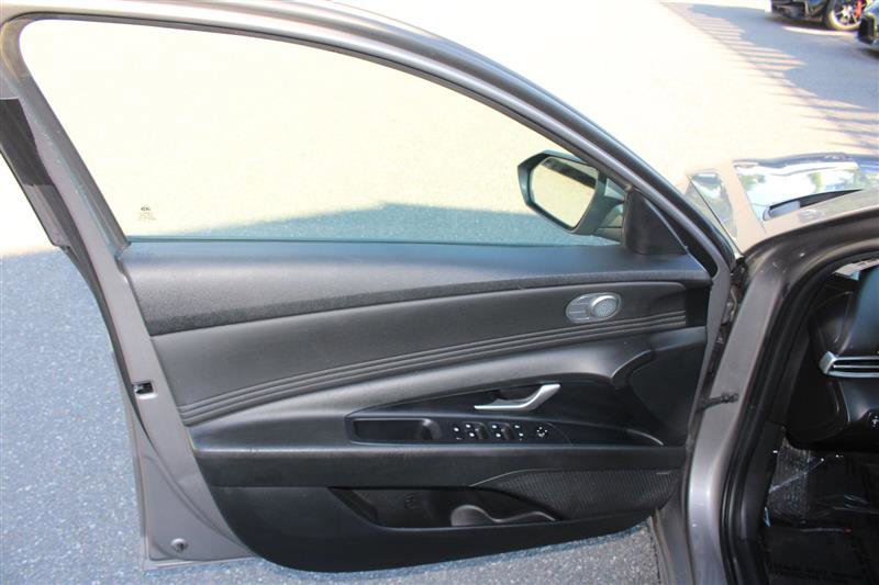 Used 2023 Hyundai Elantra Limited FWD image 10
