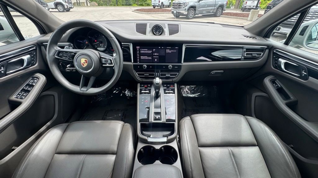 Used 2023 Porsche Macan Turbo AWD/4WD image 11
