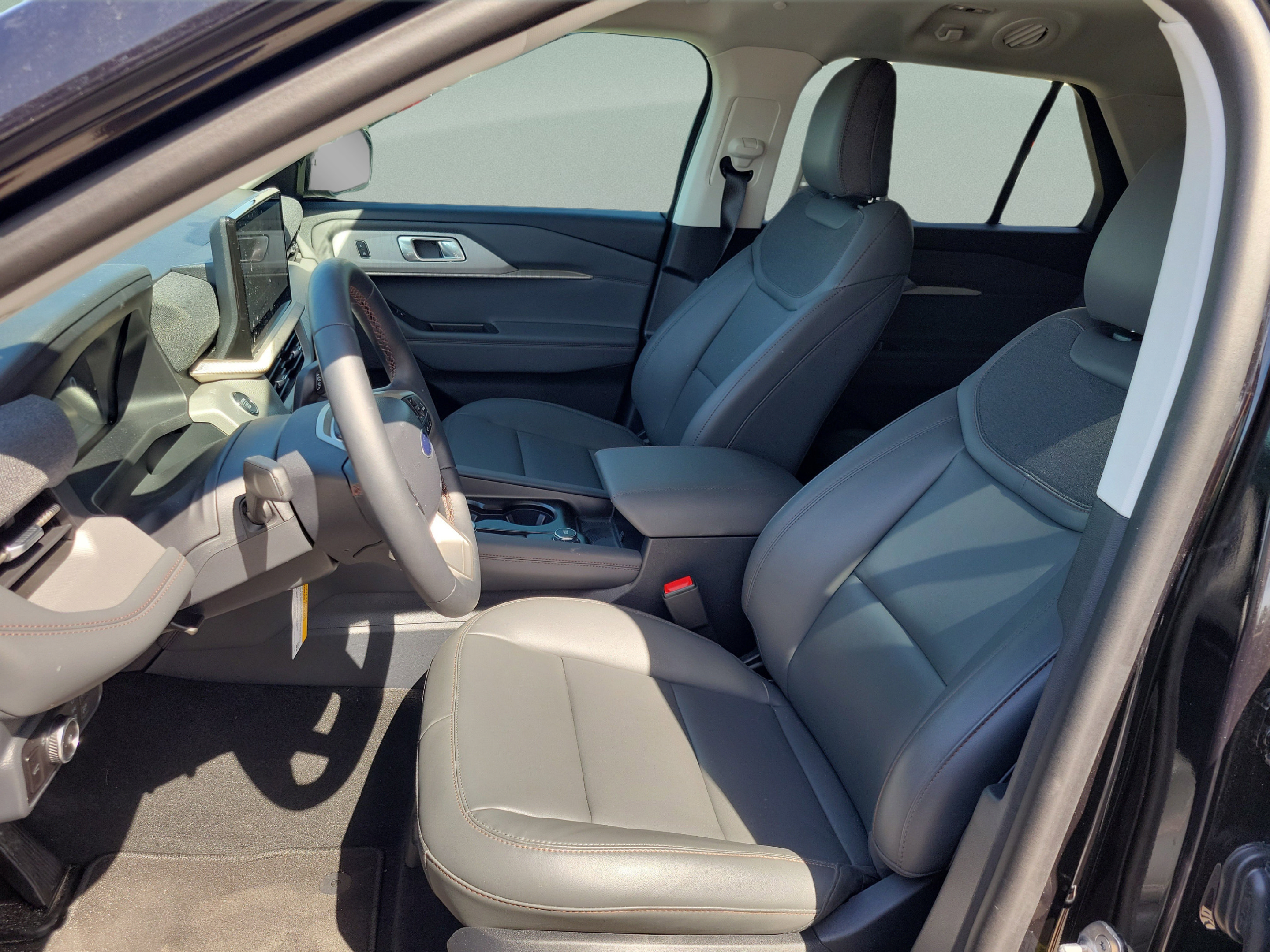 New 2026 Ford Explorer Active w/ Active Comfort Package RWD image 9