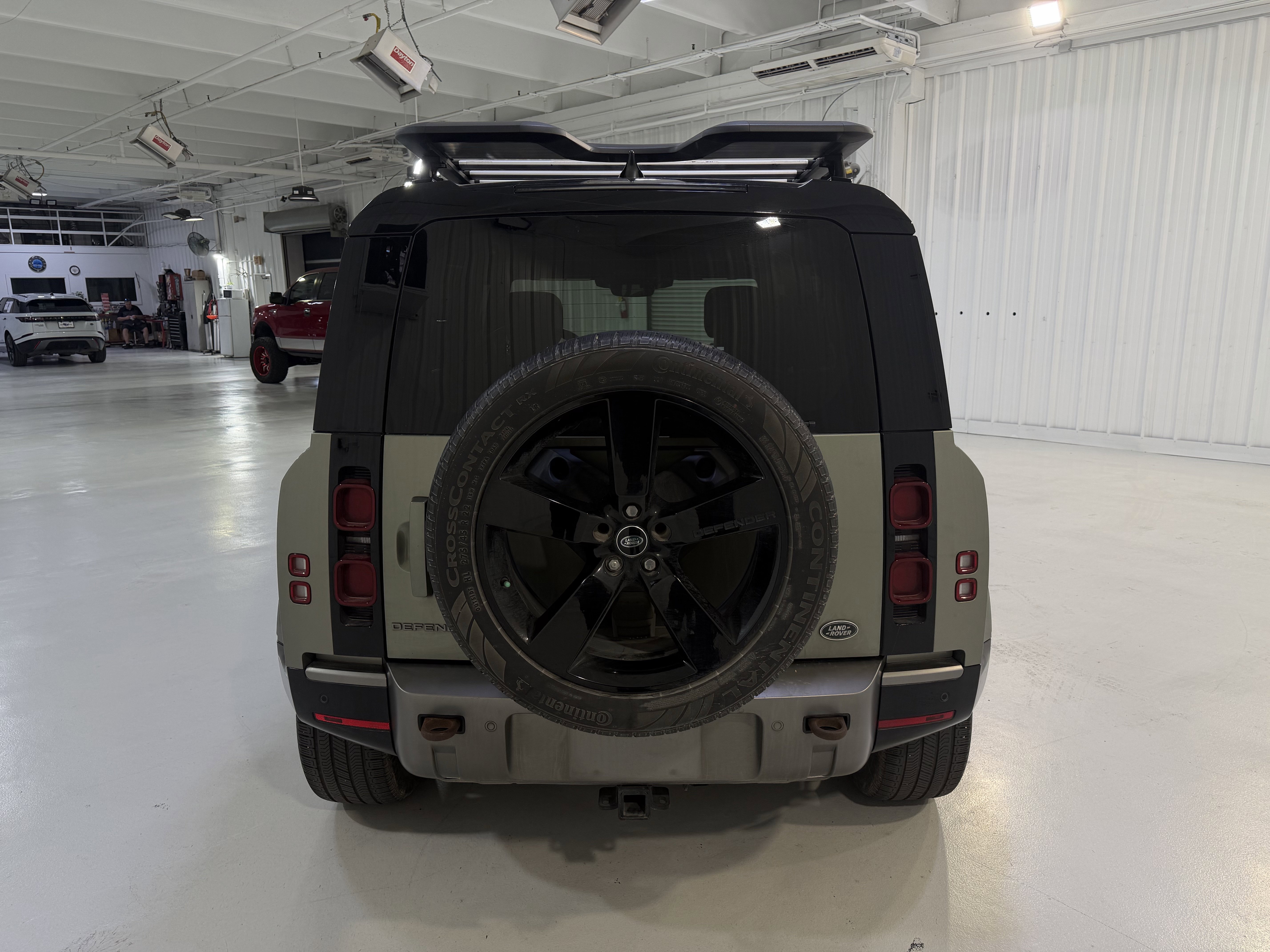 Used 2023 Land Rover Defender 110 X-Dynamic SE AWD/4WD image 4