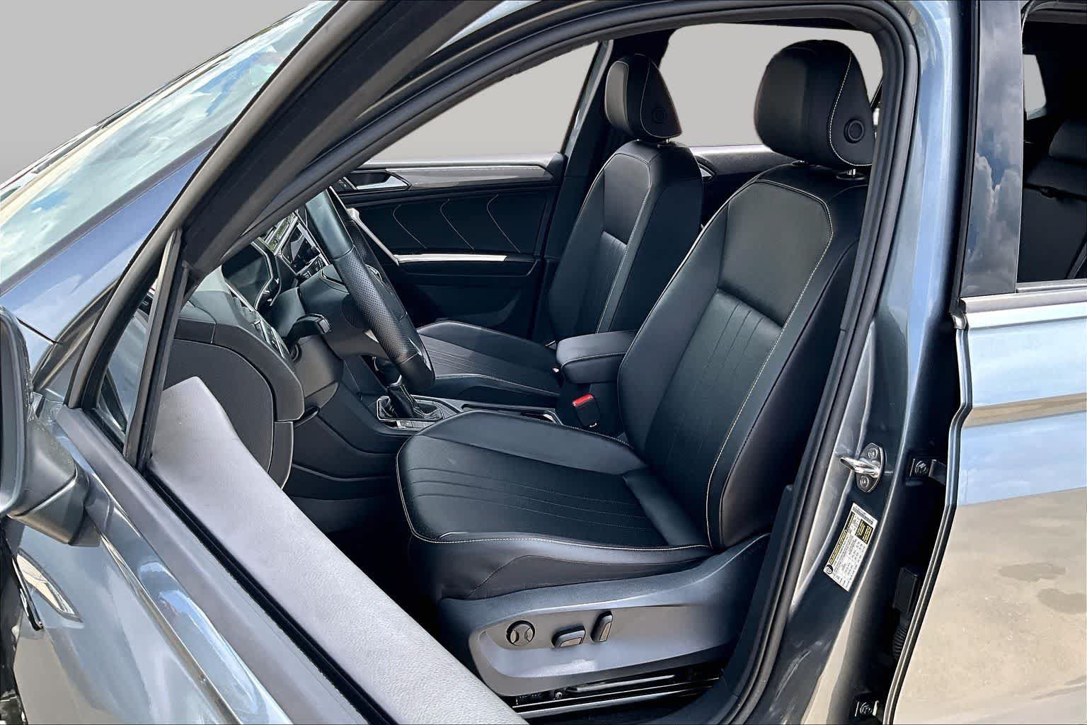 Used 2022 Volkswagen Tiguan SE R-Line FWD image 7
