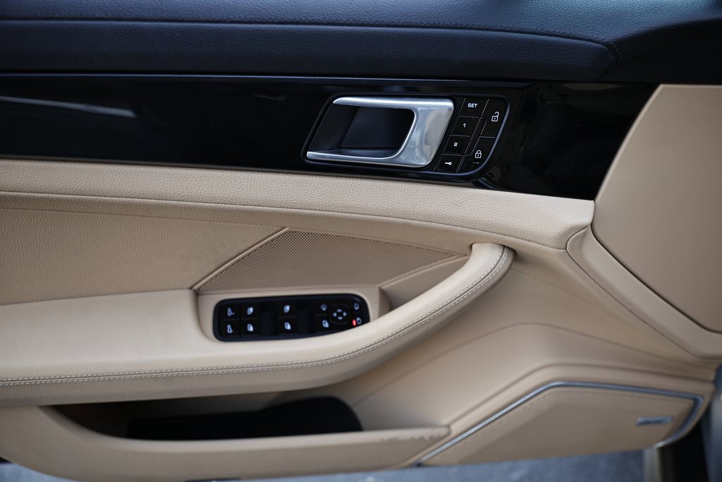Used 2021 Porsche Panamera 4 image 20