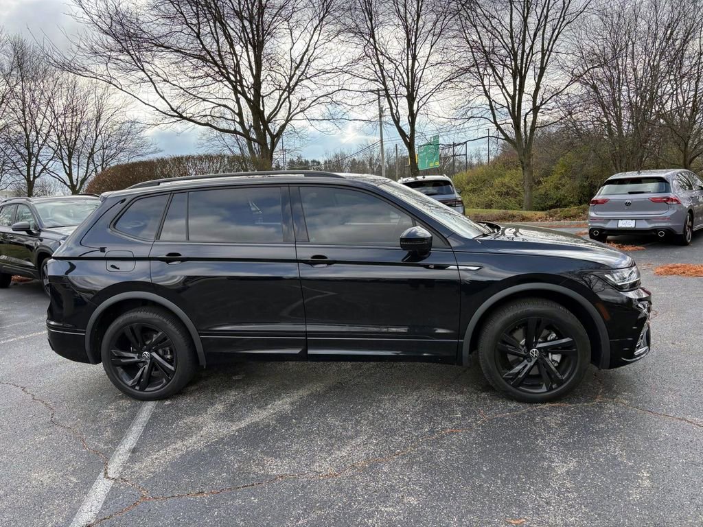 Used 2023 Volkswagen Tiguan SE R-Line image 8