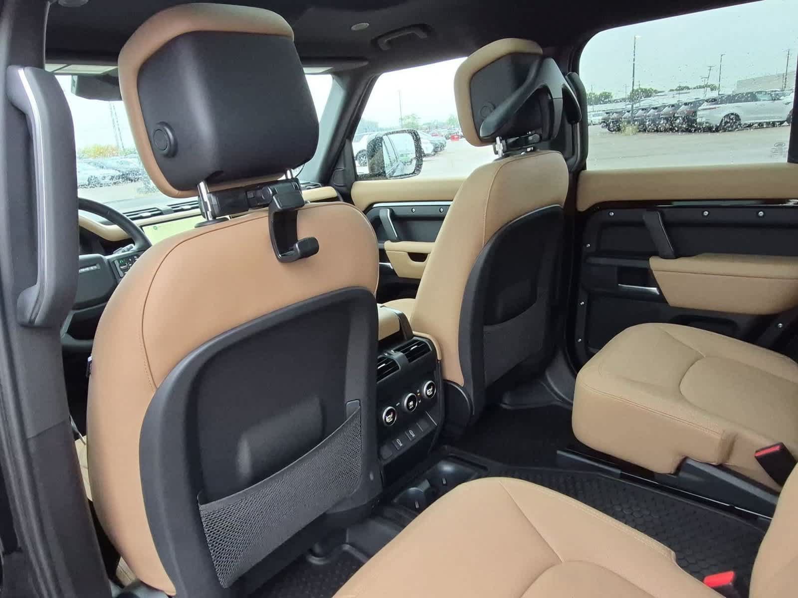 New 2026 Land Rover Defender 130 X-Dynamic SE AWD/4WD image 18