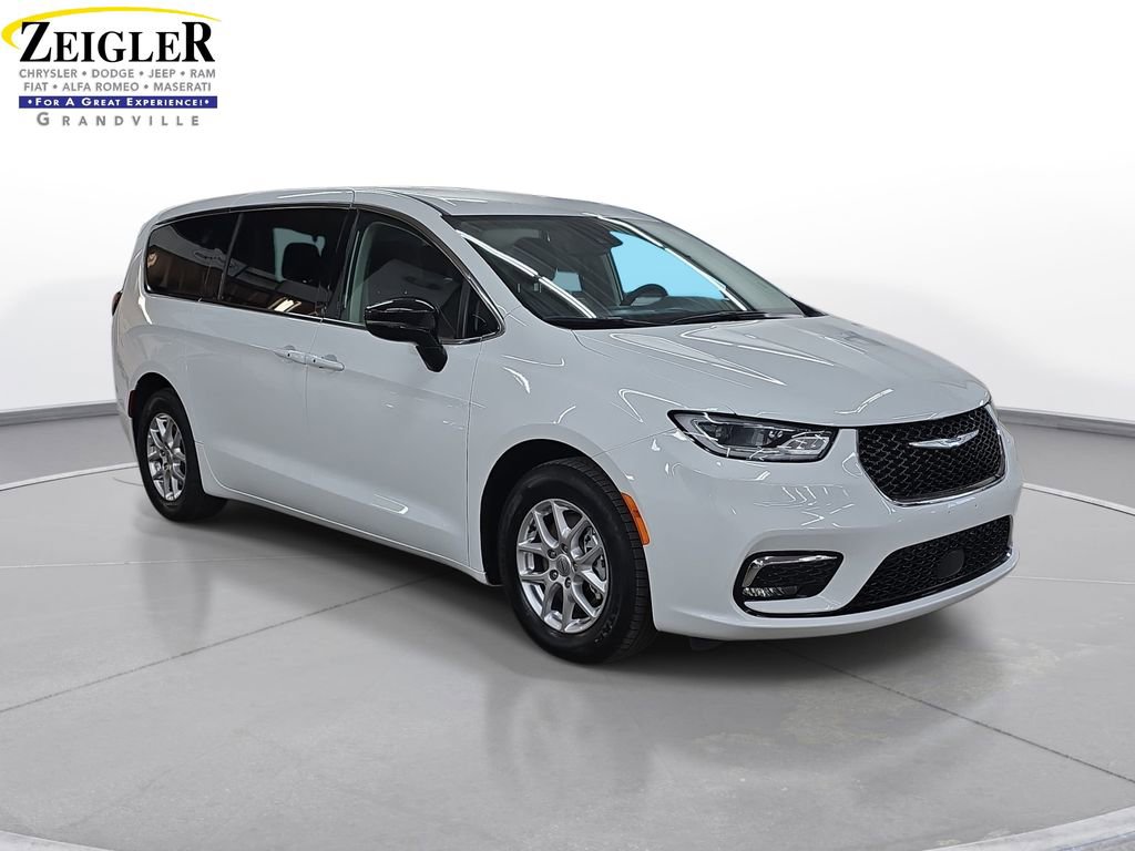 Certified 2024 Chrysler Pacifica Touring-L FWD image 3