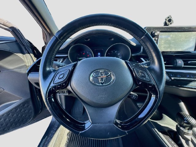 Used 2018 Toyota C-HR XLE FWD image 14