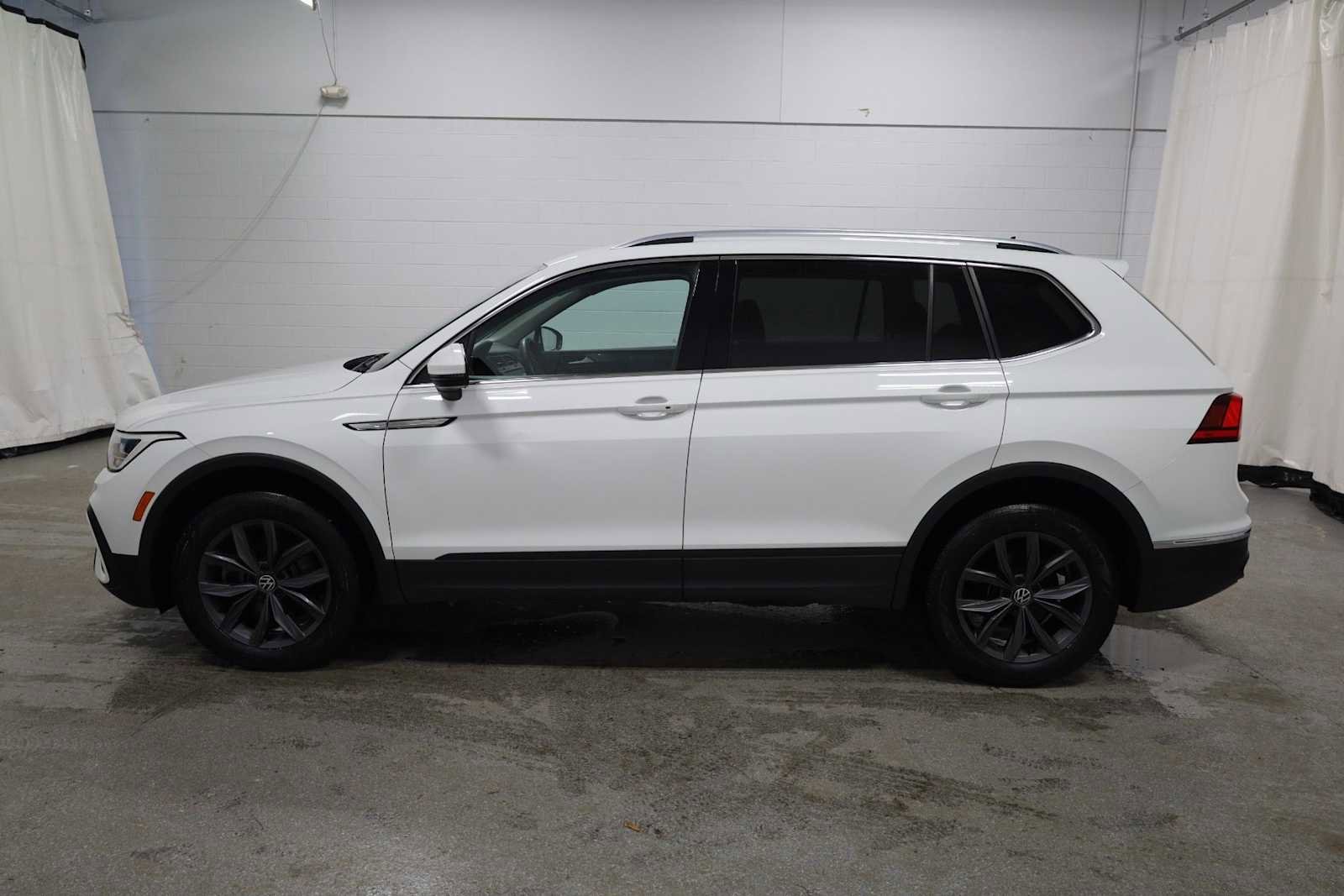 Used 2022 Volkswagen Tiguan SE image 2