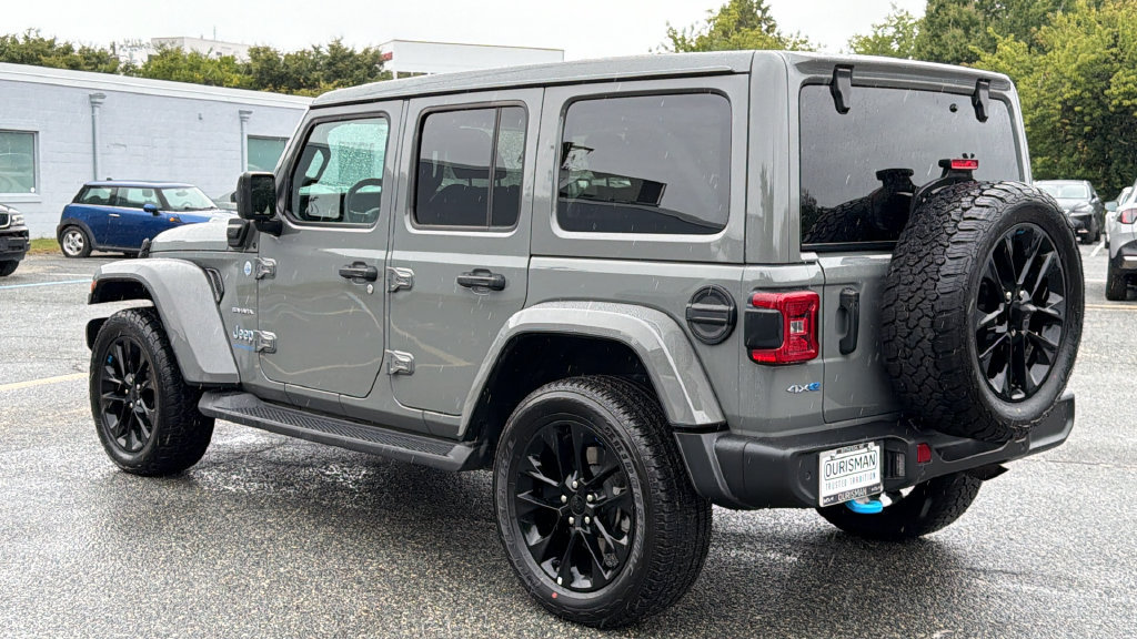Used 2023 Jeep Wrangler Unlimited Sahara w/ Cold Weather Group AWD/4WD image 3