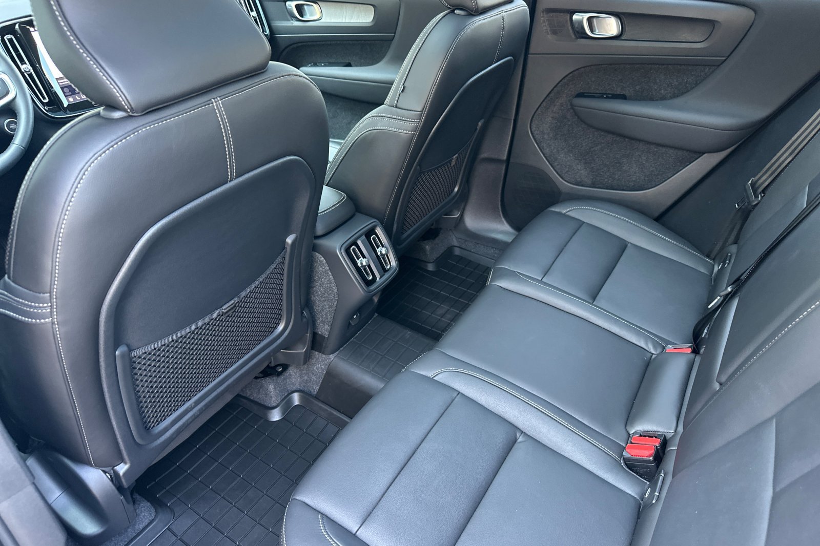 Certified 2026 Volvo XC40 B4 Core w/ Protection Package FWD image 14