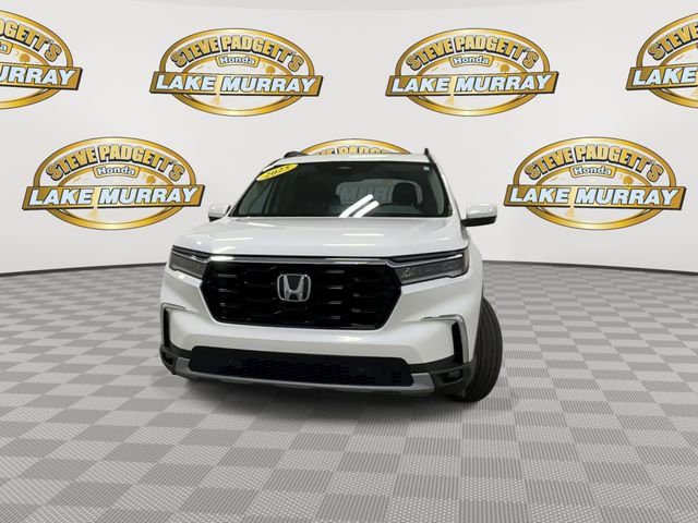 Used 2025 Honda Pilot Touring image 6