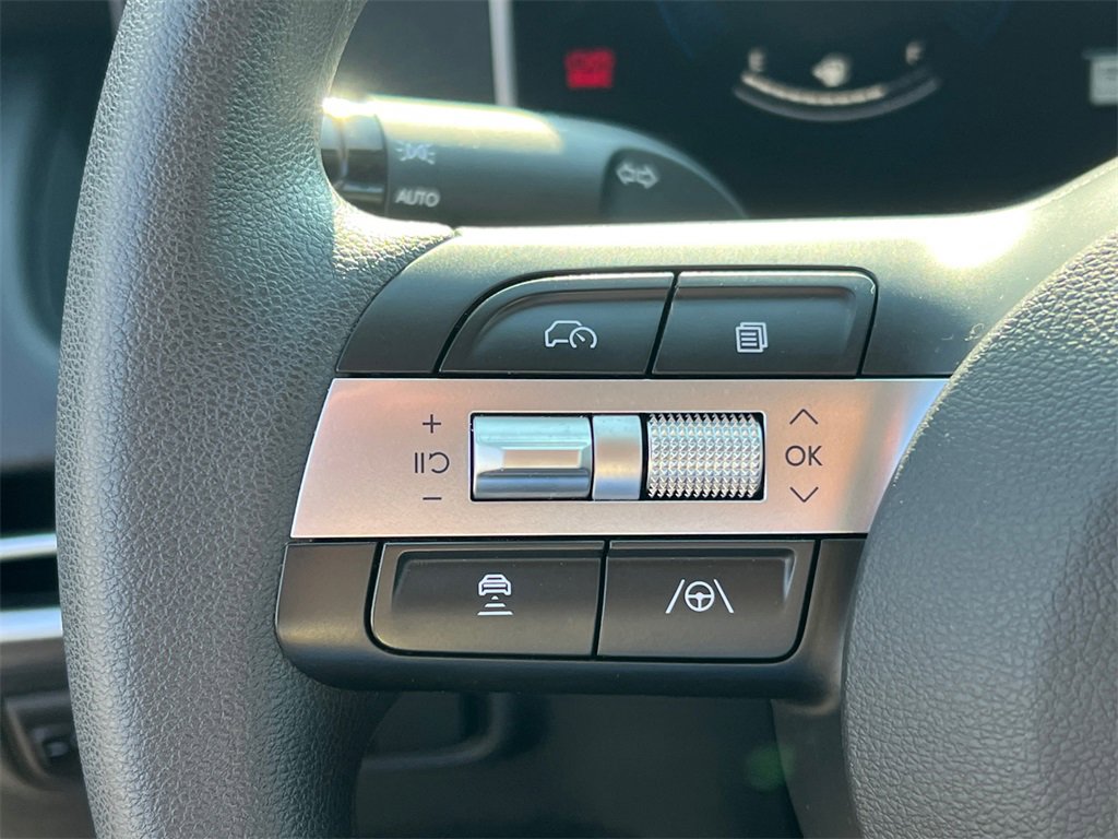 Used 2025 Hyundai Tucson SE image 24