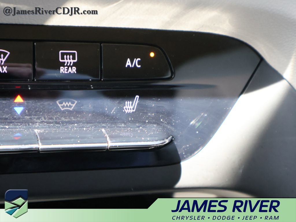 Used 2023 Buick Envision Essence AWD/4WD image 37