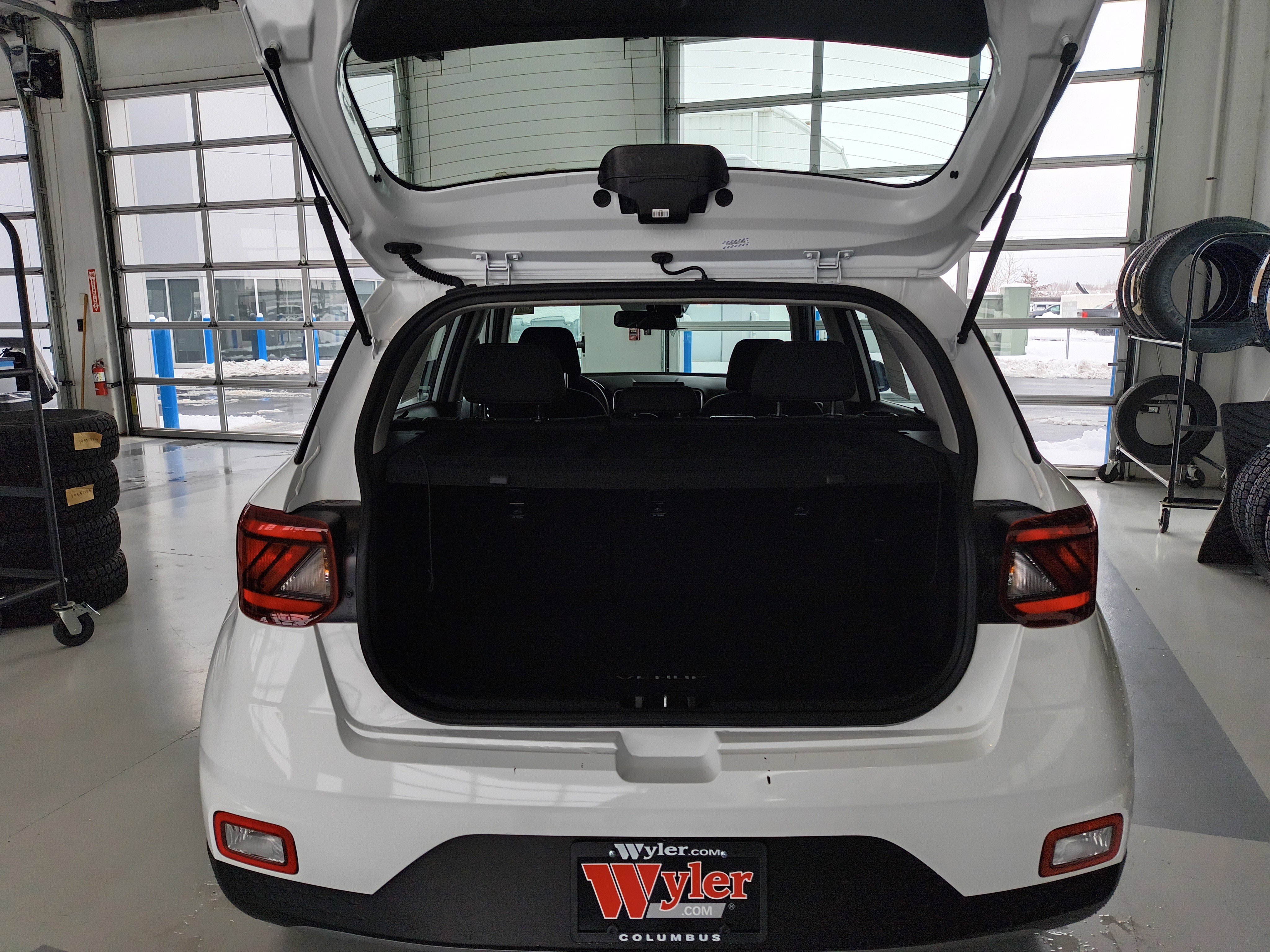 Used 2024 Hyundai Venue SE image 7