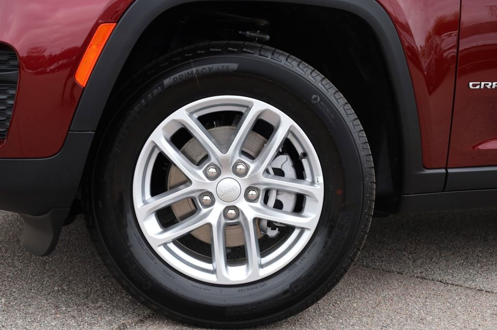 Used 2025 Jeep Grand Cherokee Laredo X w/ Trailer Tow Package image 3