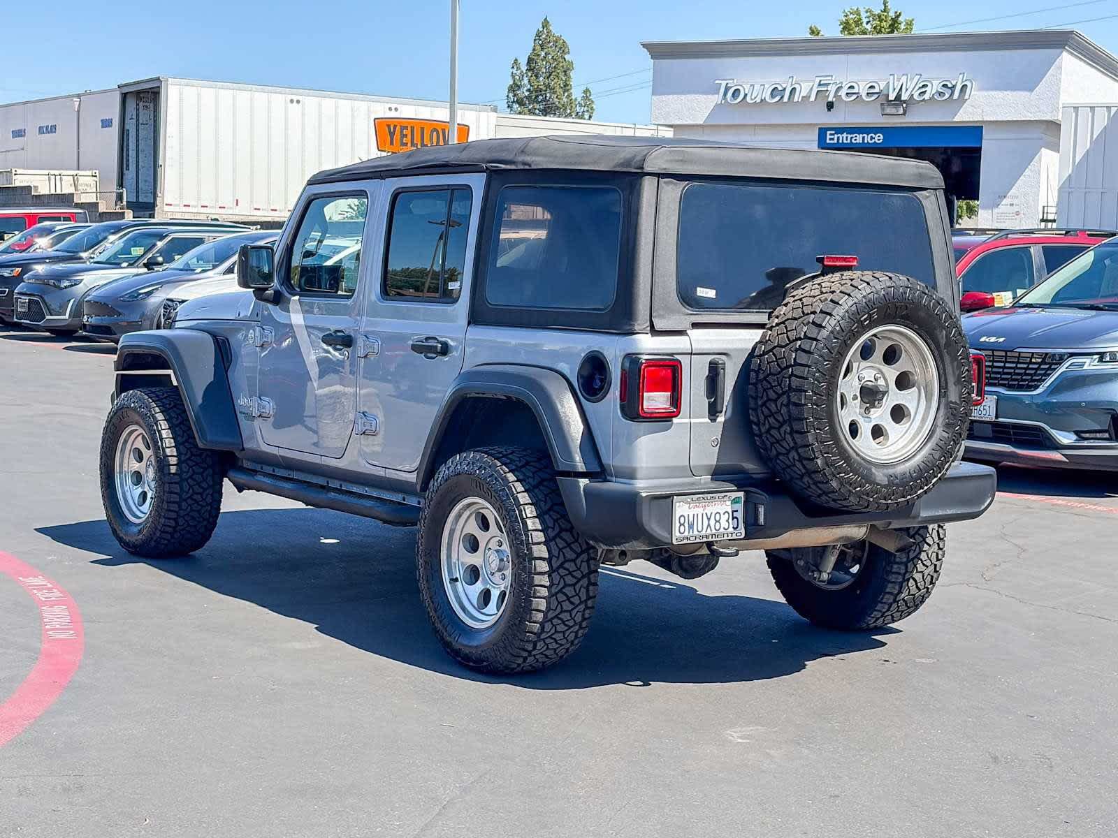 Used 2018 Jeep Wrangler Unlimited Sport AWD/4WD image 2