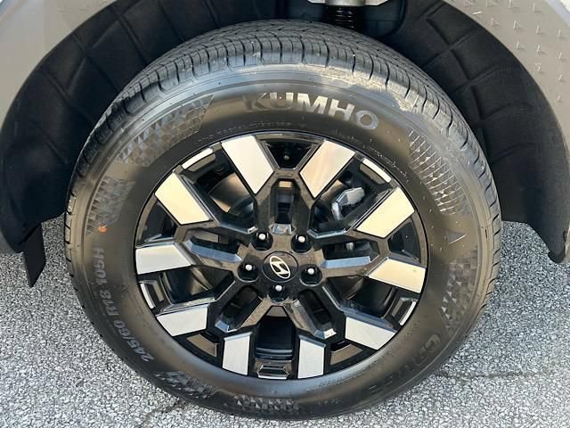 Used 2025 Hyundai Santa Cruz SEL AWD/4WD image 12