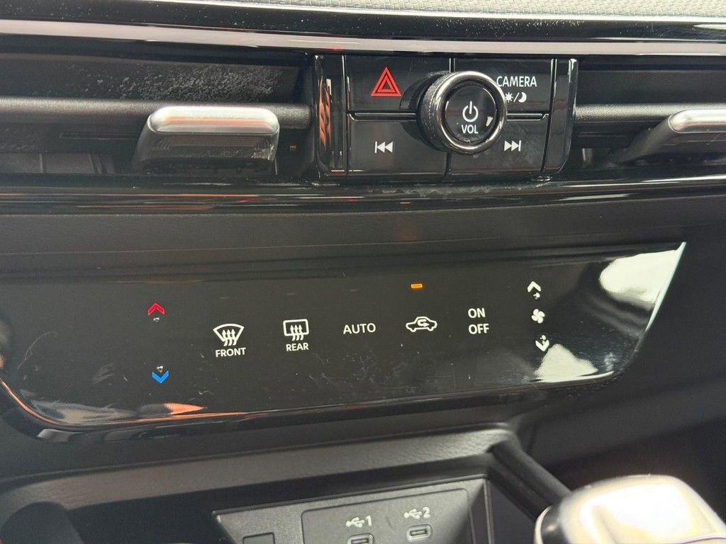 Used 2025 Nissan Kicks SR image 16