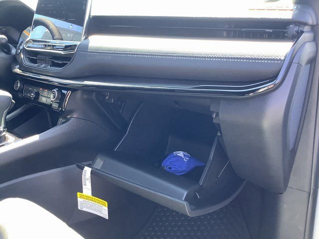 New 2025 Jeep Compass Latitude w/ Sun & Sound Group AWD/4WD image 40
