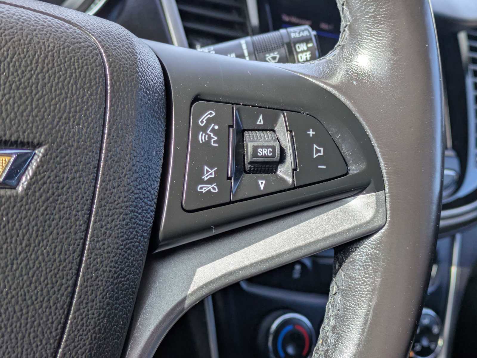 Used 2020 Chevrolet Trax LT w/ LT Convenience Package image 25