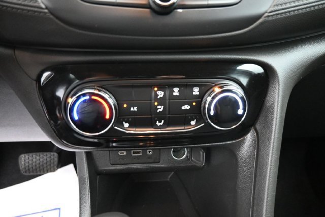 Used 2022 Buick Encore GX Preferred w/ Cold Weather Comfort Package AWD/4WD image 19