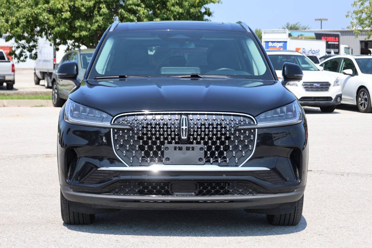 Used 2025 Lincoln Aviator AWD image 2