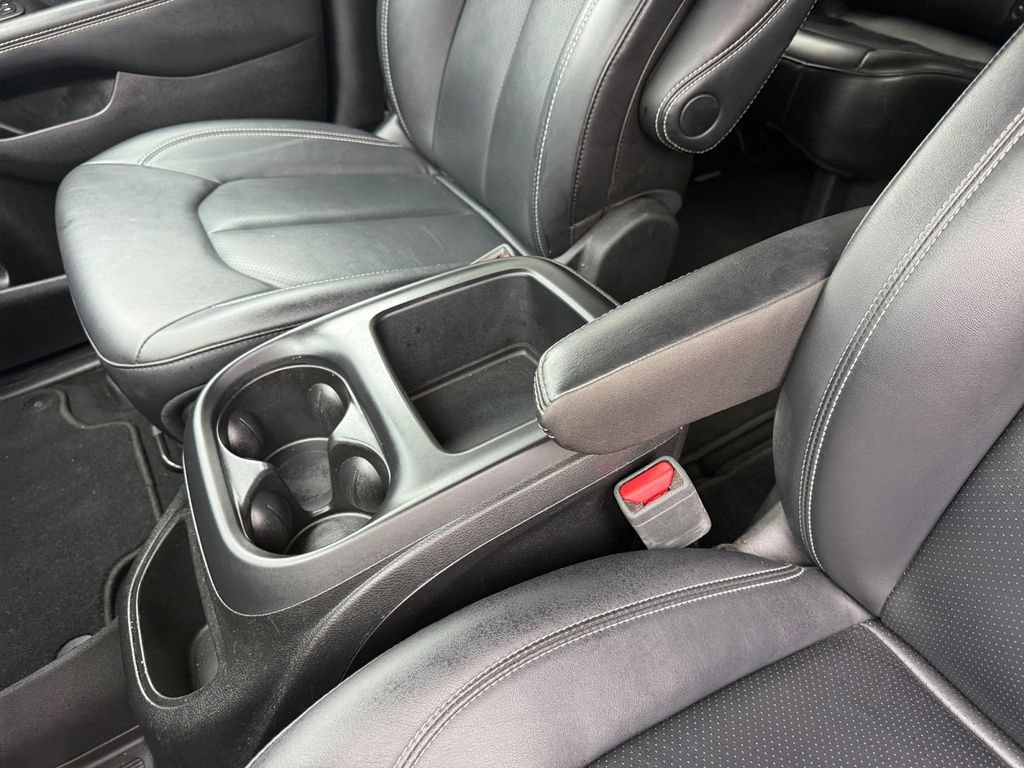 Used 2025 Chrysler Pacifica Select FWD image 24