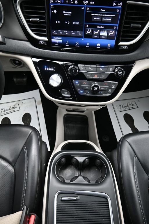 Used 2023 Chrysler Pacifica Touring-L FWD image 21