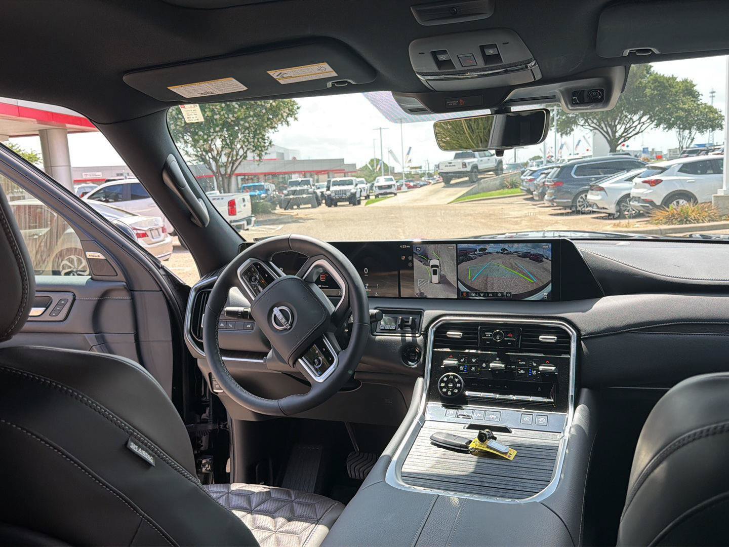 Used 2025 Nissan Armada Platinum Reserve AWD/4WD image 18