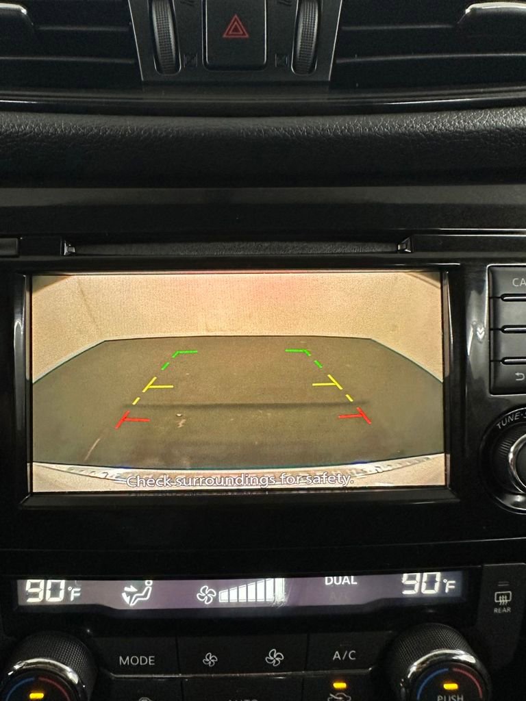 Used 2018 Nissan Rogue SV image 22