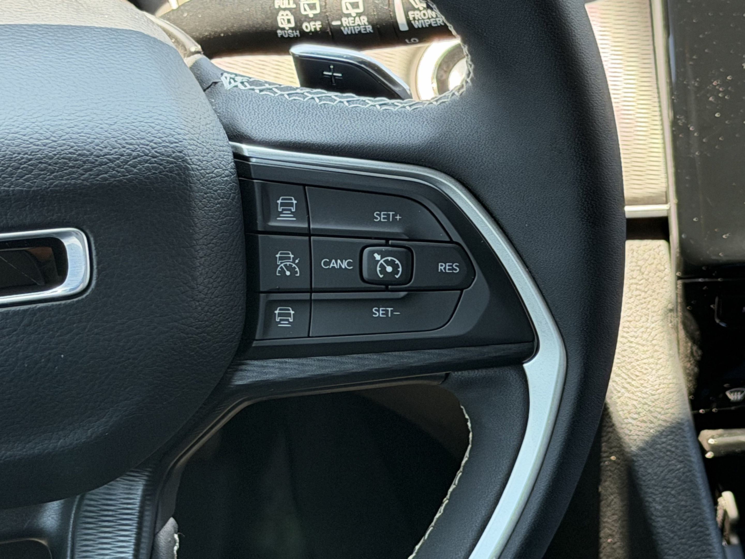Used 2025 Jeep Grand Cherokee Altitude RWD image 15