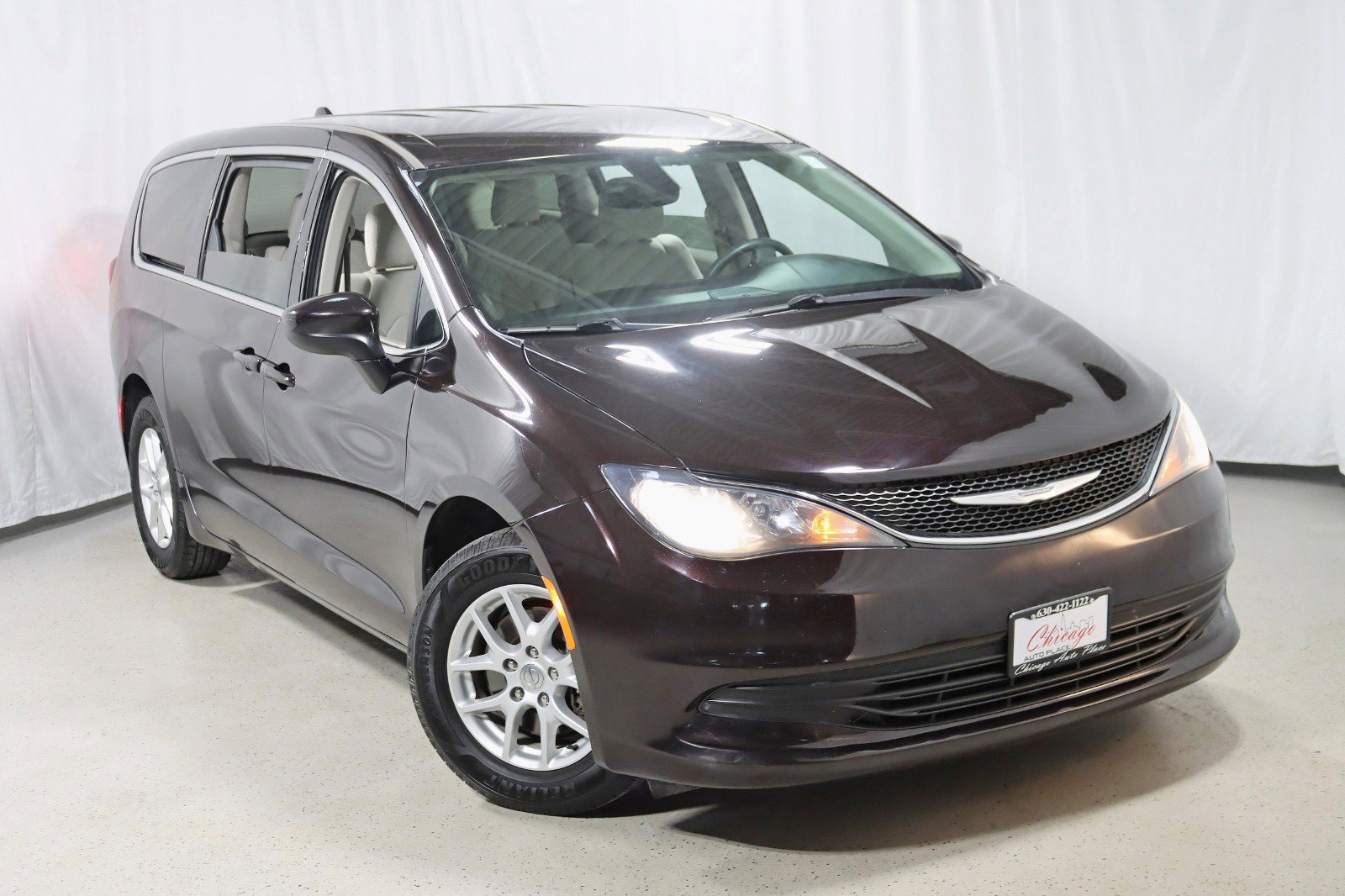 Used 2017 Chrysler Pacifica Touring image 6