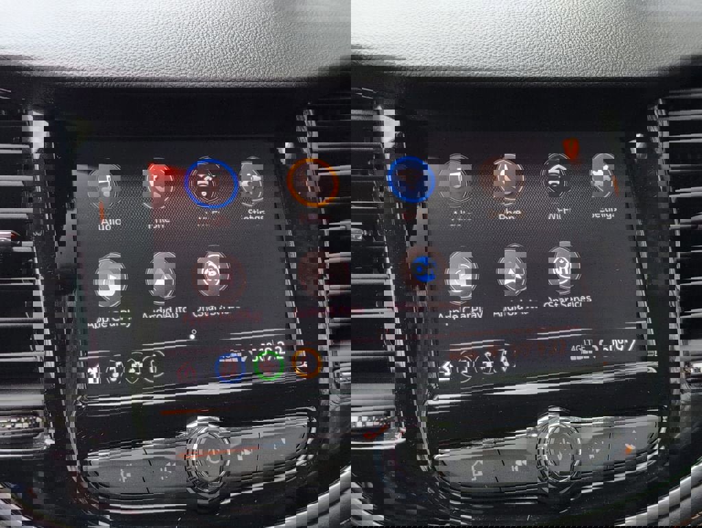 Used 2020 Chevrolet Trax LT w/ LT Convenience Package image 18