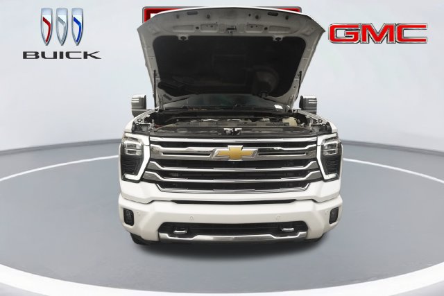 Used 2024 Chevrolet Silverado 2500 High Country w/ Technology Package AWD/4WD image 9
