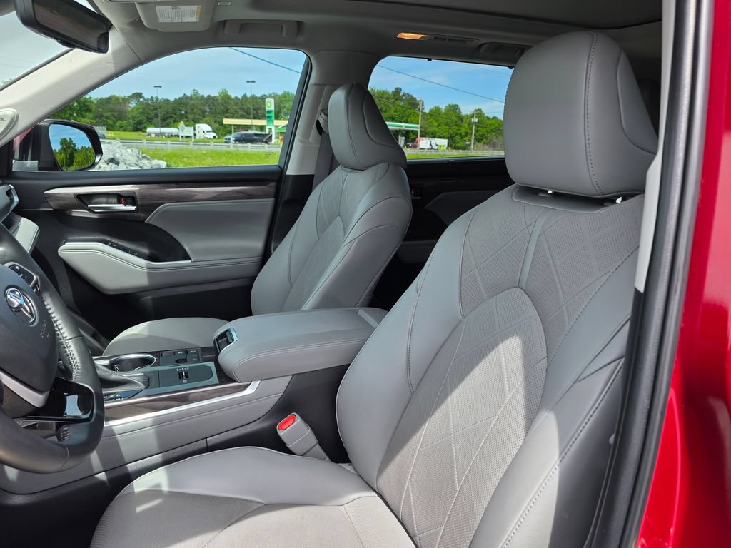 Used 2023 Toyota Highlander Platinum FWD image 10