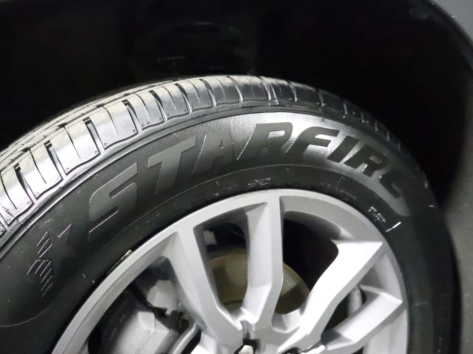 Used 2024 GMC Terrain SLT image 25