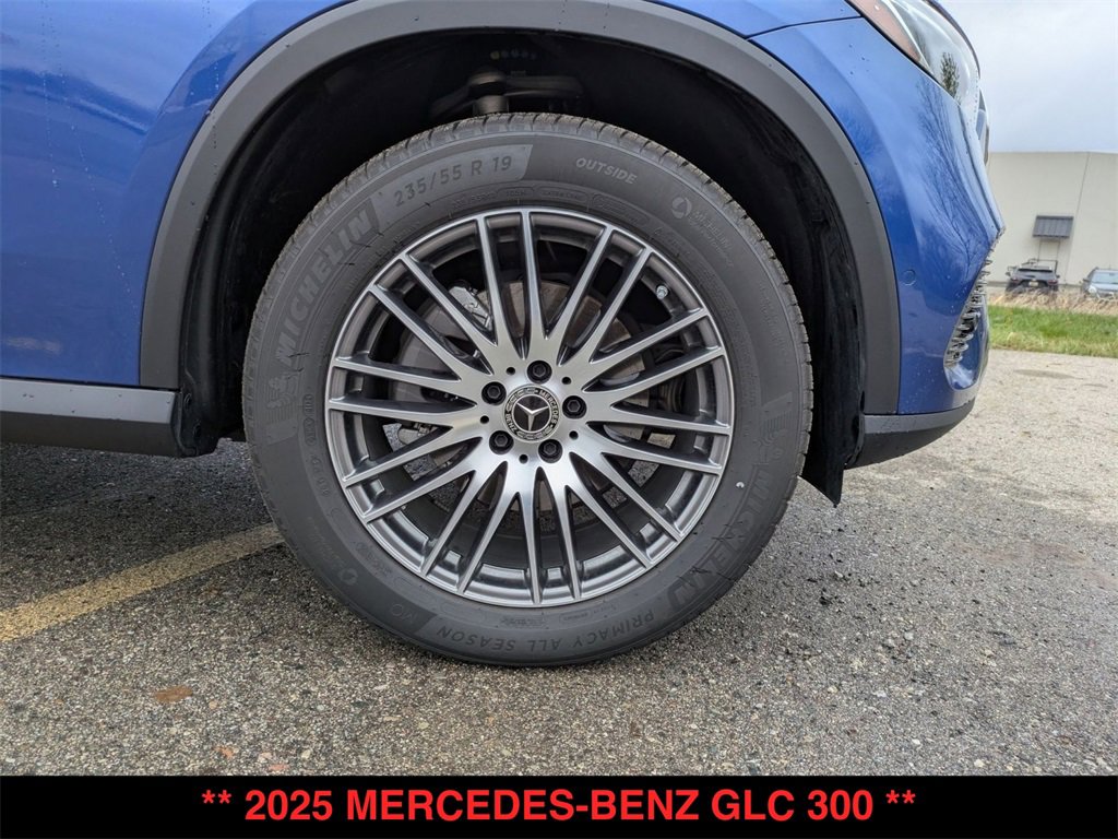 Used 2025 Mercedes-Benz GLC 300 GLC 300 image 32